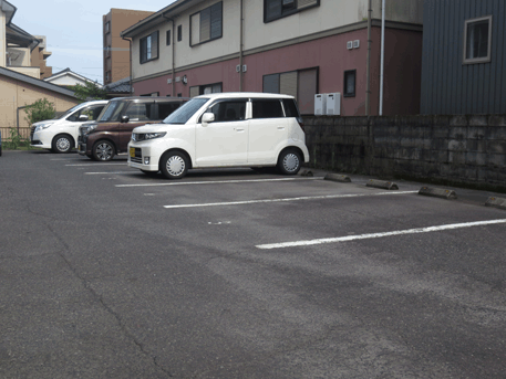 ひがし駐車場